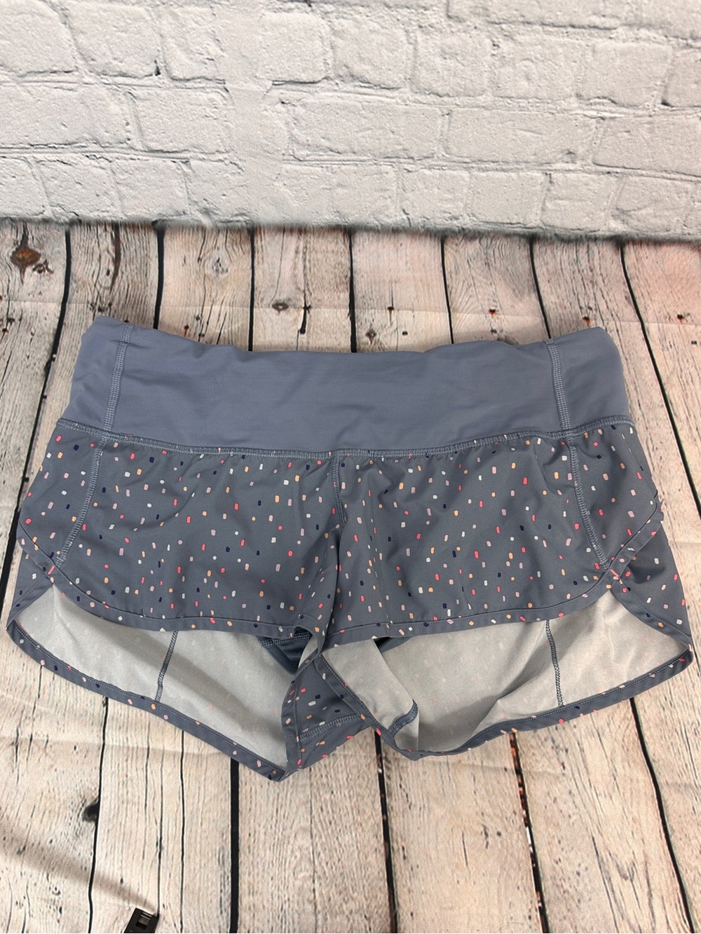 Lululemon Run Speed ShortBlock-It Pocket in the Confetti Cake Multi blue size 8